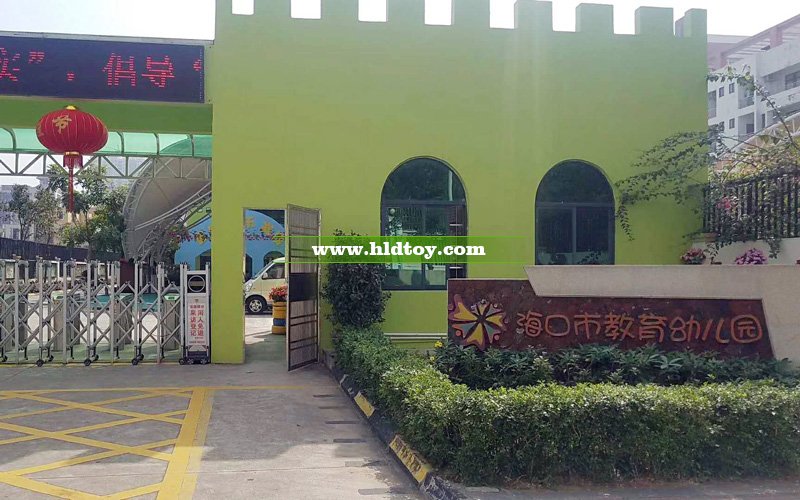 ?？谑薪逃變簣@大門