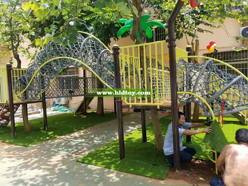 海口市秀峰幼兒園鉆網(wǎng)安裝中